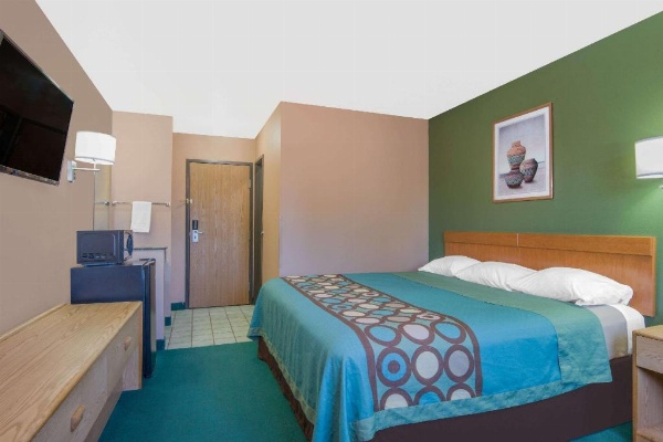 Super 8 by Wyndham Fort Sumner image 15